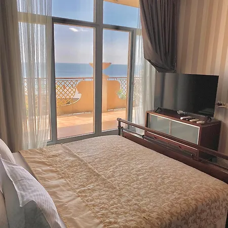 аркадийский дворец с террасой в сердце аркадии Apartament Odessa