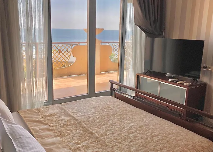 аркадийский дворец с террасой в сердце аркадии Apartament Odessa