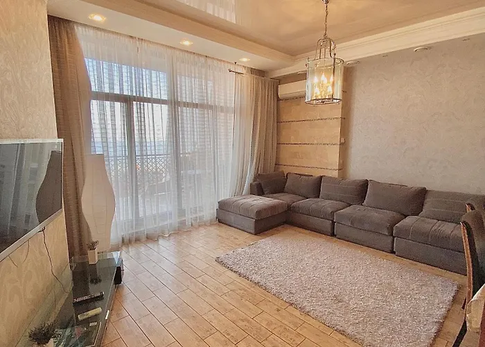 аркадийский дворец с террасой в сердце аркадии